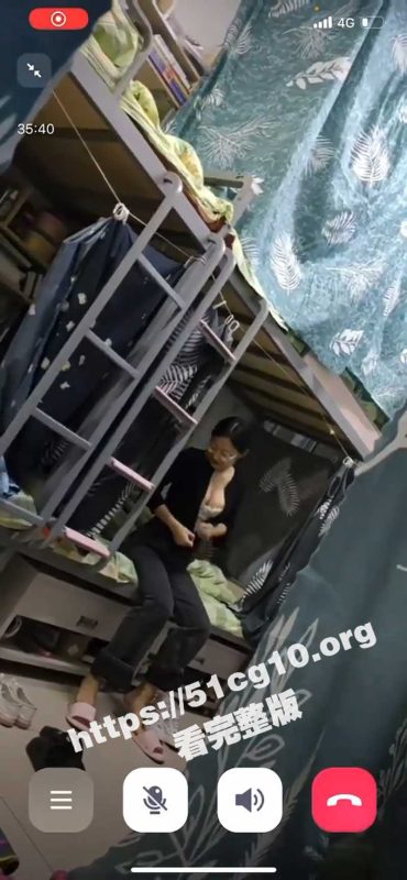 女友冒死偷拍室友 直播给男友看 据说裸睡可以让奶子发育得更饱满！这奶子是真不错啊-51吃瓜网