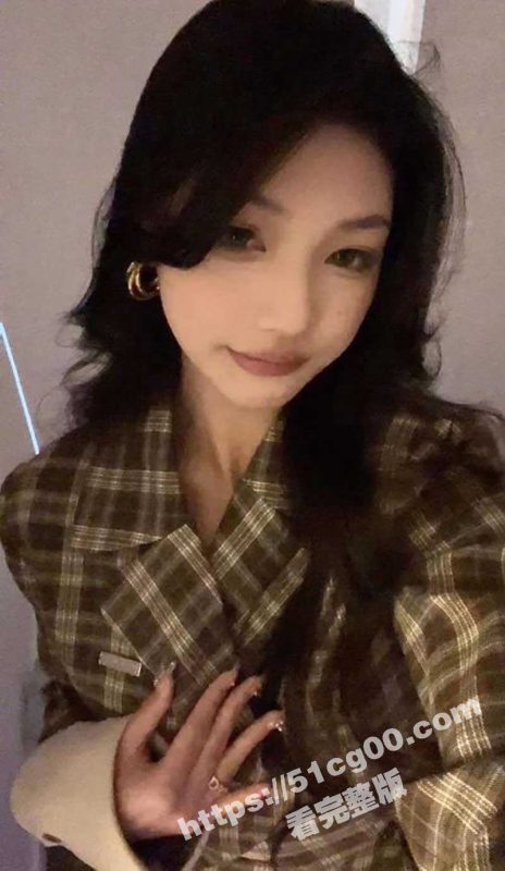 长沙师范大学极品校花反差婊 郑雯婷 骗男友与闺蜜旅游 实则千里送逼被人操 男友来电话摇得更起劲-51吃瓜网