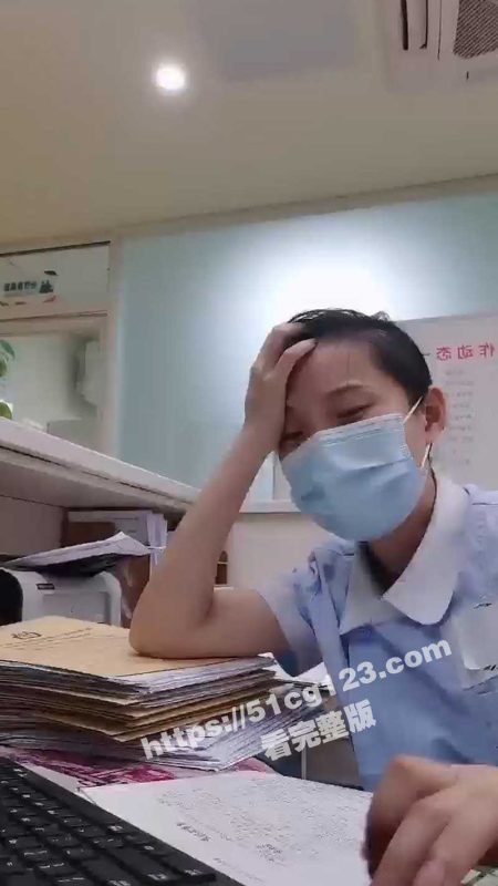 四川某院护士夜班太无聊  上班期间大胆直播跳蛋自慰 露脸直播 表情极度淫荡 连自己的淫水都要尝尝咸淡-51吃瓜网