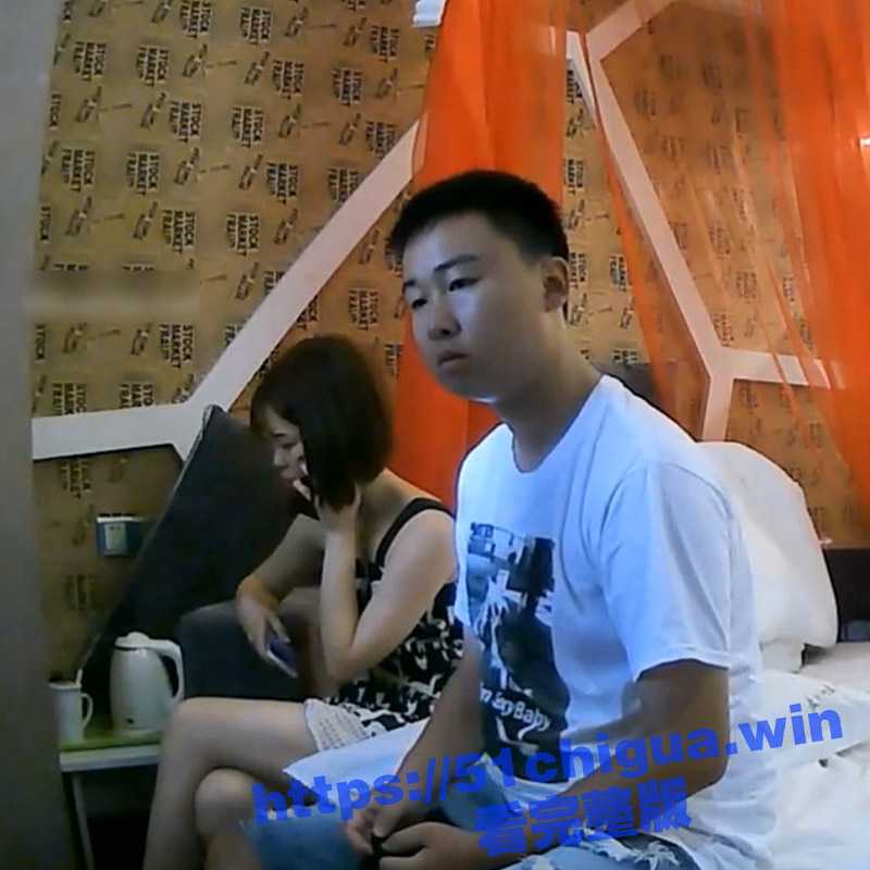 酒店偷拍流出！肤白身材娇小短发美女老师与男友插的途中生气 男友强上把女友弄的委屈大哭-51吃瓜网