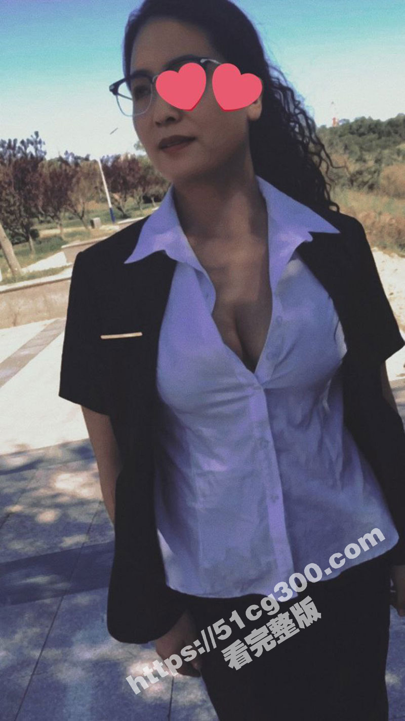 小鸡巴老公与自己47岁熟女老婆的故事 微信上求老婆让老婆在儿子面前岔开双腿 儿子转头偷瞄妈妈屁股那一瞬绝了 - 51吃瓜网-51吃瓜网