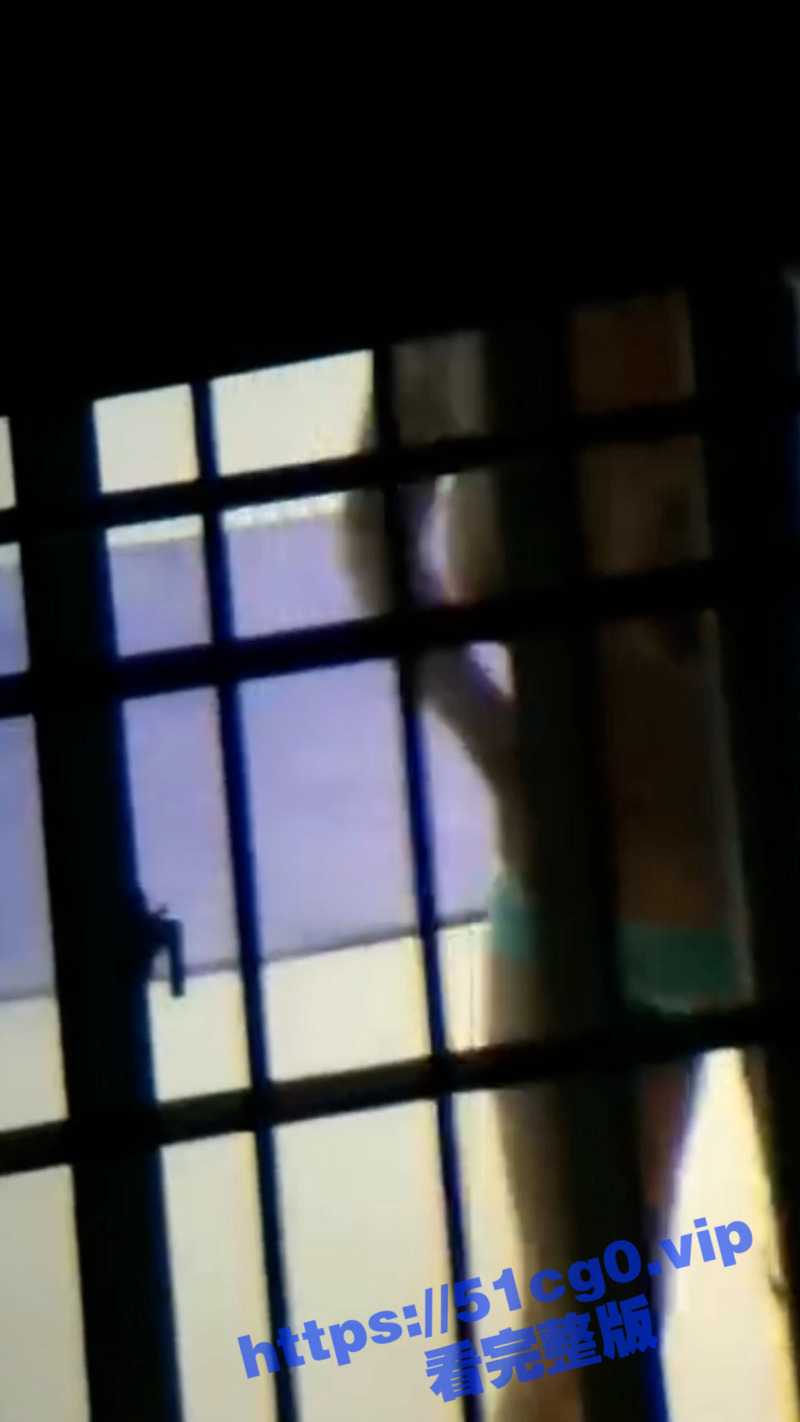 私房偷拍大神第三只眼原创 好邻居望远镜 偷拍对面裸奔小姐姐 36D奶子到处晃 - 51吃瓜网-51吃瓜网