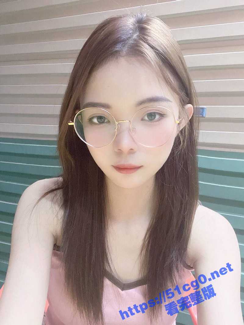 长江大学反差学妹 苏敏 外表高冷范 约出来几次直接拿下 眼镜妹果然是内心深处还是骚！ - 51吃瓜网-51吃瓜网