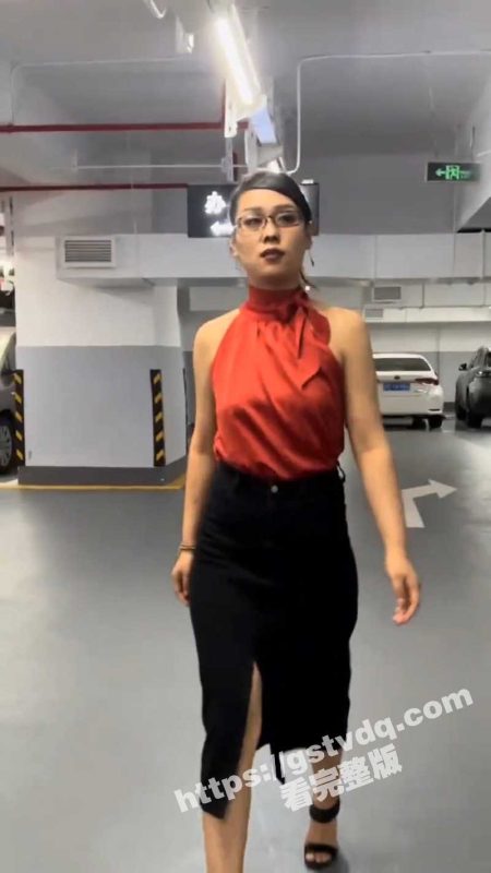 上海 万圣节 这英 cos 那英 模仿出精髓 本人来了都得愣一下！-51吃瓜网