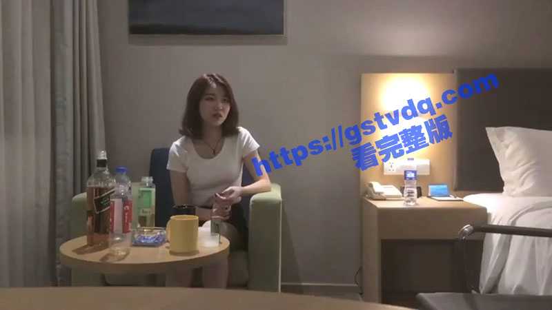 教你白嫖！一步一步把甜美小姐姐骗上床 不让操？脱下裤子强插 抱腿猛操小姐姐直呼好舒服-51吃瓜网