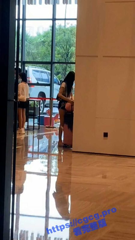 酒店约炮极品眼镜妹 戴眼镜是不是都反差 到房间无套内射 不断高潮不停抖动屁股-51吃瓜网