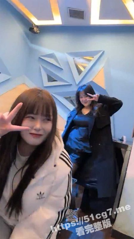 KTV包间乱交女大学生视频流出！玩的真花 吃鸡吞精啥都会-51吃瓜网