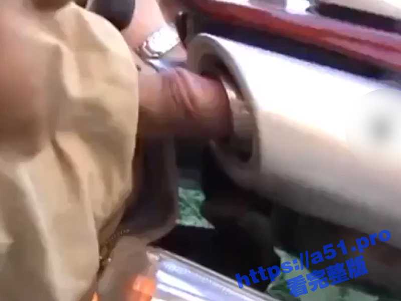 猎奇重口小视频！鸡巴一分为二  龟头漏精 嫩逼吹箫 日天日地日排气管 真是太变态啦-51吃瓜网