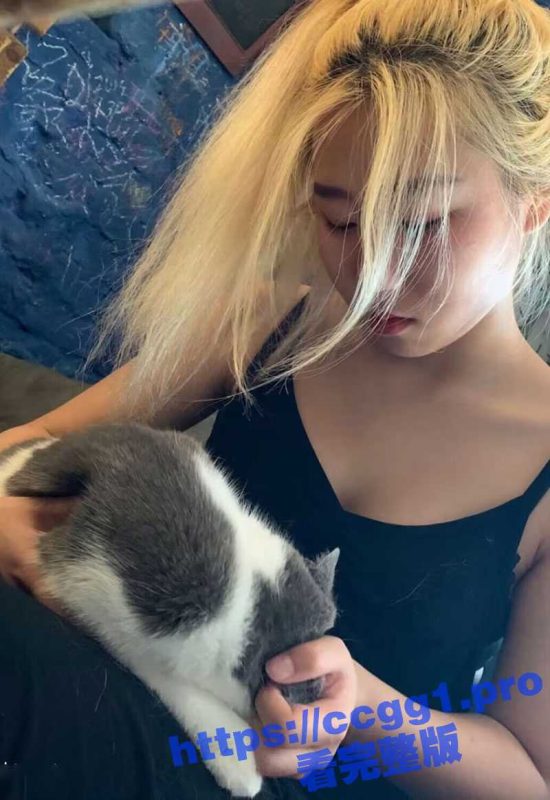 江西农业大学反差学生妹 何雨婷 被炮友抓着头发猛操 小金发妹实在是太骚了 不会被操坏吧！-51吃瓜网