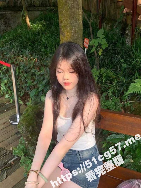 四川师范大学清纯学生妹 王梦佳 超级粉嫩的妹子 逼毛都还没长齐 酒吧认识当晚带回酒店连干四次 骚逼都被干肿了-51吃瓜网