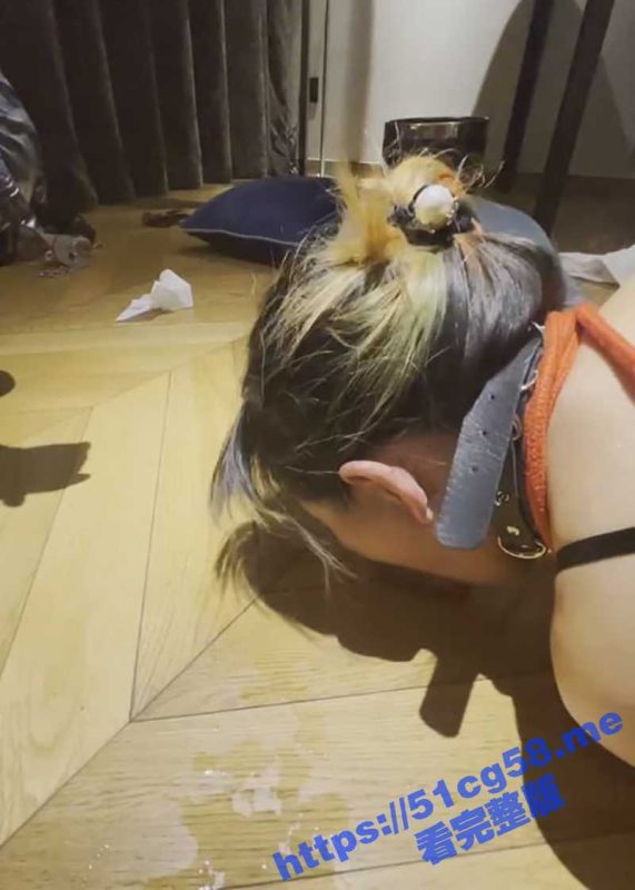 重口预警 禁忌百合 性感女王调教女m捆绑道具一应俱全 现场拉屎、尿尿赏赐给女奴吃！-51吃瓜网