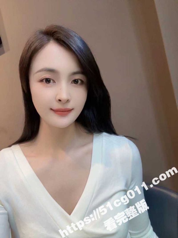 云南旅游时约的极品少妇 才认识两天就约出来解锁制服诱惑 一对大奶超级诱人 都舍不得回去啦-51吃瓜网