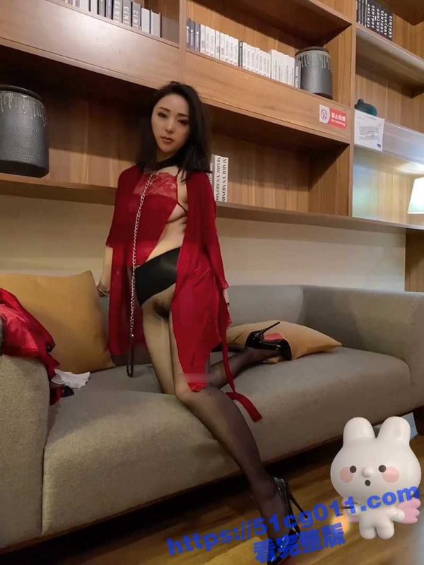 长腿翘臀女神兔兔 付费私拍流出 野外黑丝美臀露出 卫生间口爆吞精 这肥臀美腿让人欲罢不能-51吃瓜网