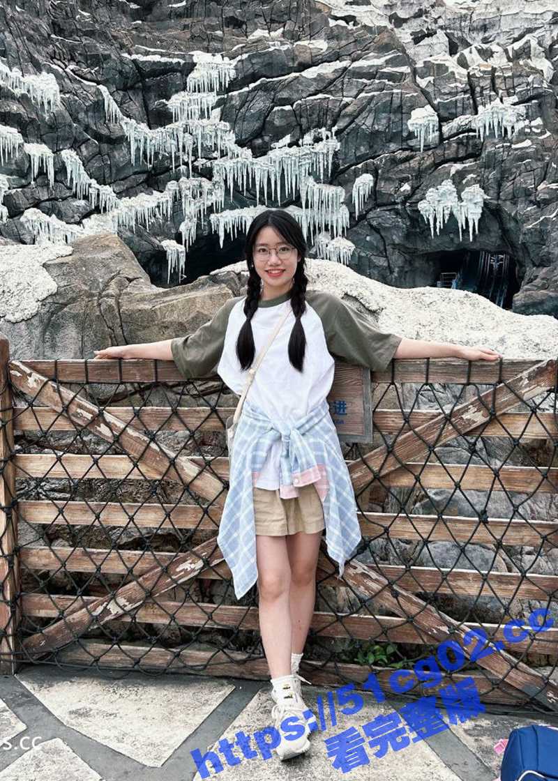 武汉极品女大学生 程怡 调教视频被曝光!肛塞振动棒加真屌 花样爆操 极致视角满足感满满的征服欲! - 51吃瓜网-51吃瓜网