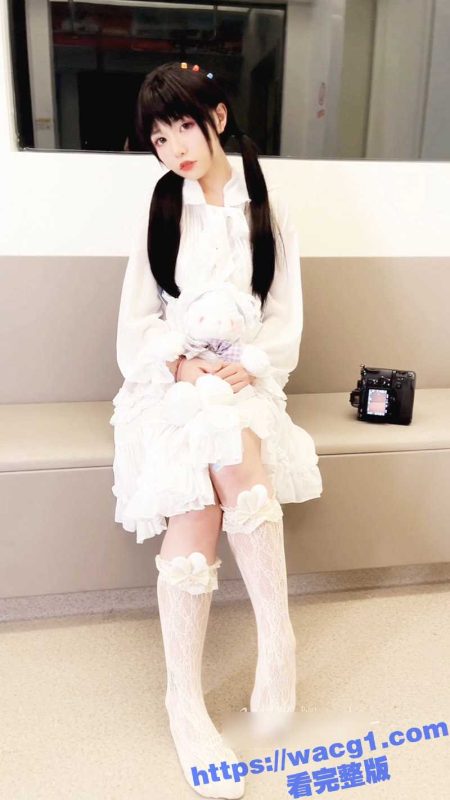 爆机少女喵小吉 地铁出行露出任务 网传她被逮捕判十年了 据说是被同行朋友卖了 再看一遍视频留念一下-51吃瓜网