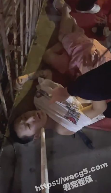 东北街头再现黑社会霸凌 精神小伙被黑社会手持棍棒从网吧拖走 火拼现场实属激烈-51吃瓜网