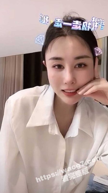 抖音女神各路骚鸡故意走光小合集 露乳直播扣逼抖奶子想尽办法擦边博取流量 神仙打架系列-51吃瓜网