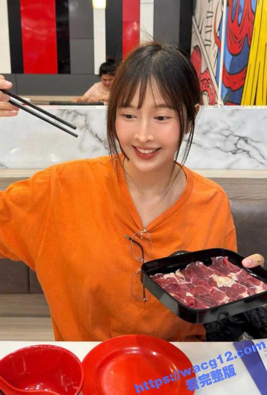 泰国人气网红 Deerlong 跪舔男友 深喉口爆吞精 精液一口吞不下 流到嘴角 视觉冲击力爆棚！-51吃瓜网