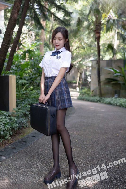 海角大神 和妹妹同居的生活 新作 穿着黑丝的大长腿妹妹主动给我足交 最后浓浓的精液爆射在妹妹嘴里！-51吃瓜网