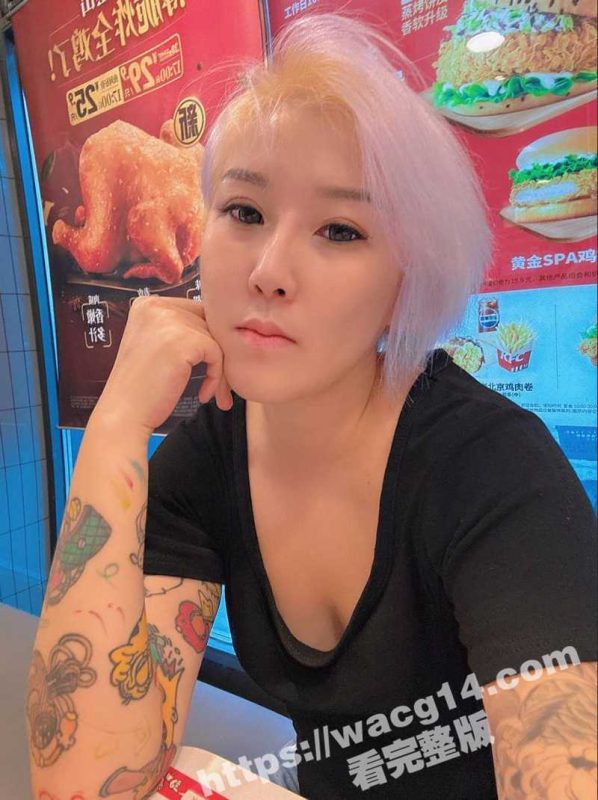 北京通州北关人妻少妇李佳佳约炮成性  三个孩子的妈逼还很紧 在逼纹了只蝴蝶真正意义上的蝴蝶逼-51吃瓜网