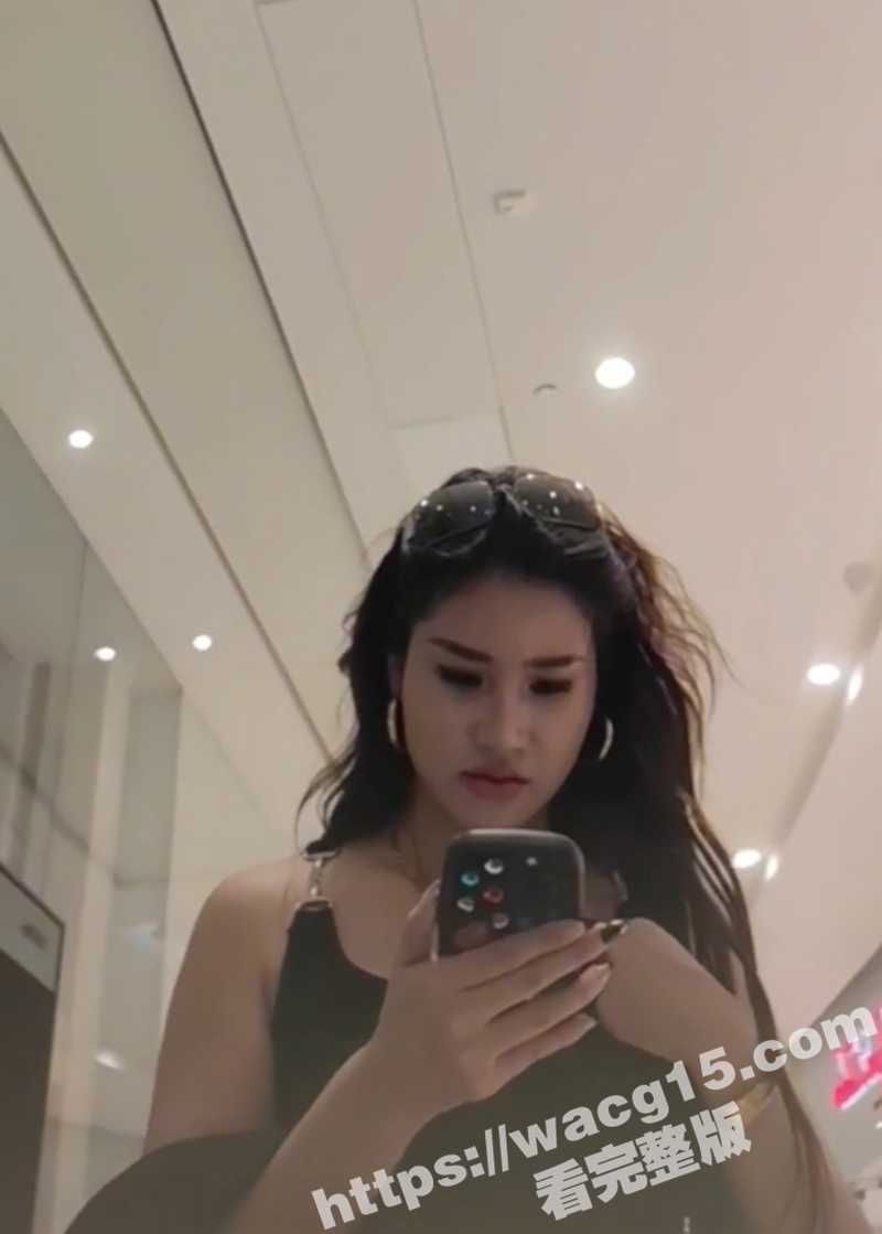 街头偷拍！超短裙混血小姐姐与闺蜜逛街 黑色丁字裤性感诱惑值拉满！ - 51吃瓜网-51吃瓜网