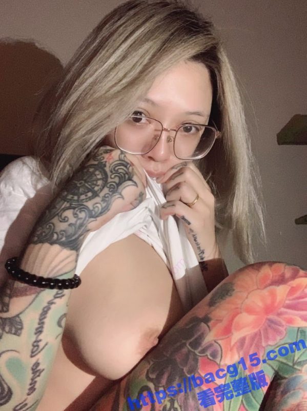 台湾人气女模特 米娅 大量淫照和小视频被泄密 奶大肥臀骚母狗 自慰淫水狂喷不止！-51吃瓜网