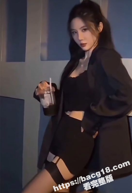 广东金融学院大长腿校花 梁曼莉 出轨勾引富二代私拍淫乱视频！-51吃瓜网