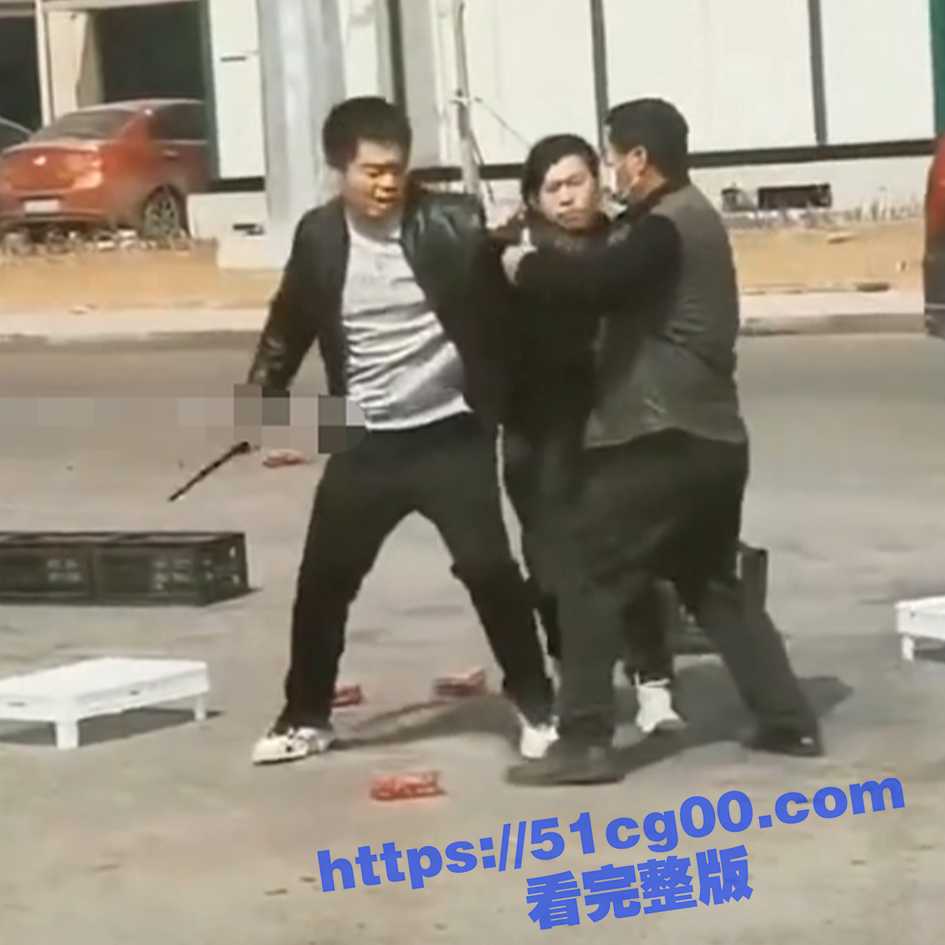 街头开车撞人！河北唐山开雷克萨斯的欺负摊贩父子，最后被父子开车撞倒反杀 - 51吃瓜网-51吃瓜网