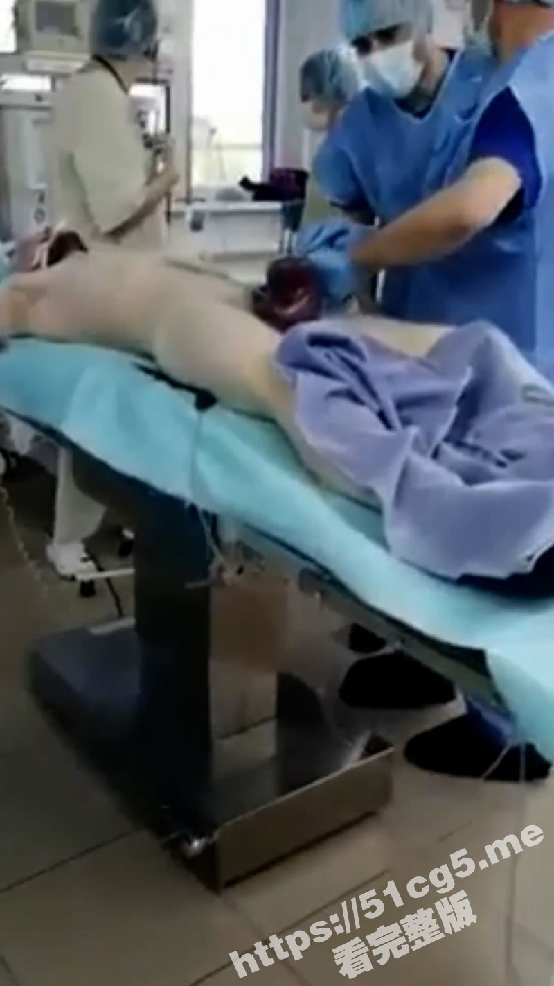 老外真会玩啊！阴茎阴囊被锁具锁住后肿大 颜色发紫好像猪血肠 无奈求助医院！ - 51吃瓜网-51吃瓜网